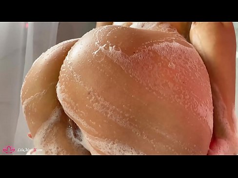 ❤️ Sinasasal ni Brunette ang Pussy gamit ang Vibrator sa Matinding Orgasm sa Shower ❤️ Sex sa amin