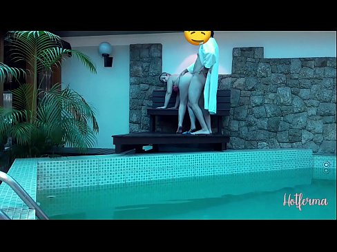 ❤️ Inaanyayahan ni Boss ang kasambahay sa pool, ngunit hindi napigilan ang init ❤️  Sex sa amin