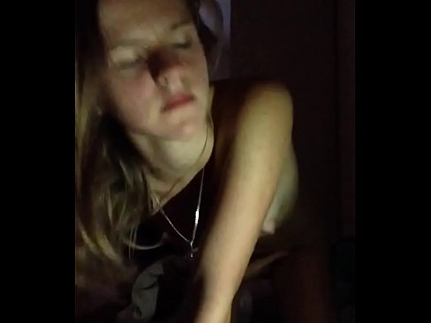 ❤️ Ang isang batang babae masturbates at cums ❤️ Sex sa amin
