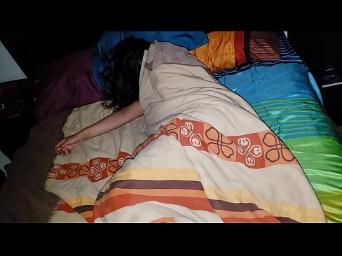 ❤️ Pinupunasan ng stepson ang kanyang batang madrasta habang natutulog ito. ❤️ Sex sa amin